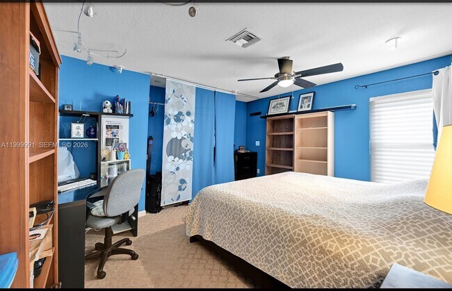 Building Photo - 5200 NW 67th Ave