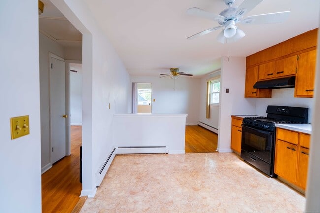 Building Photo - 326 Grovers Ave