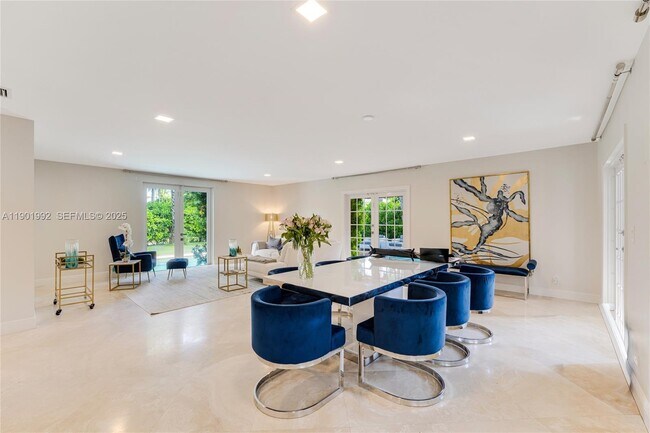 Building Photo - 140 N Hibiscus Dr