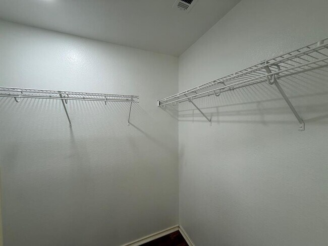 Building Photo - 18121 Skysail Dr