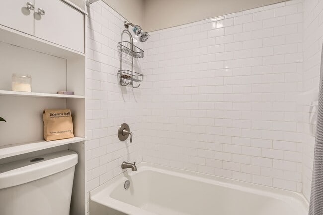 Building Photo - Modern Comfort Meets City Convenience in D...