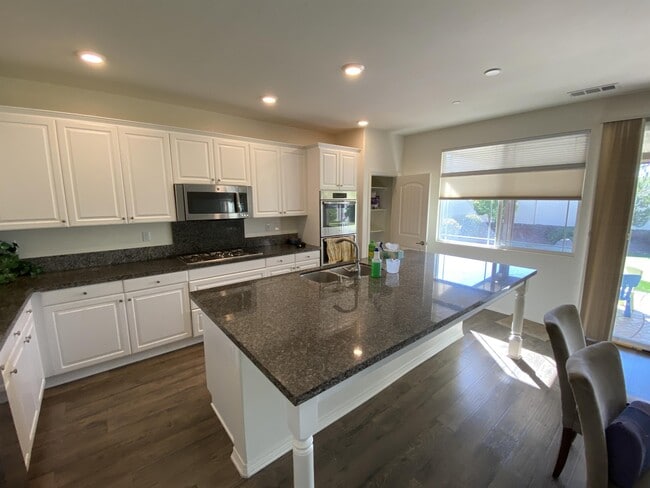 Building Photo - 29537 Glenneyre Way