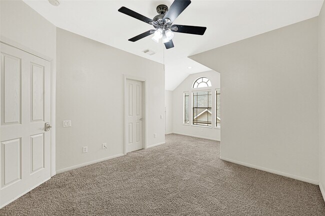 Building Photo - 2414 Calumet St