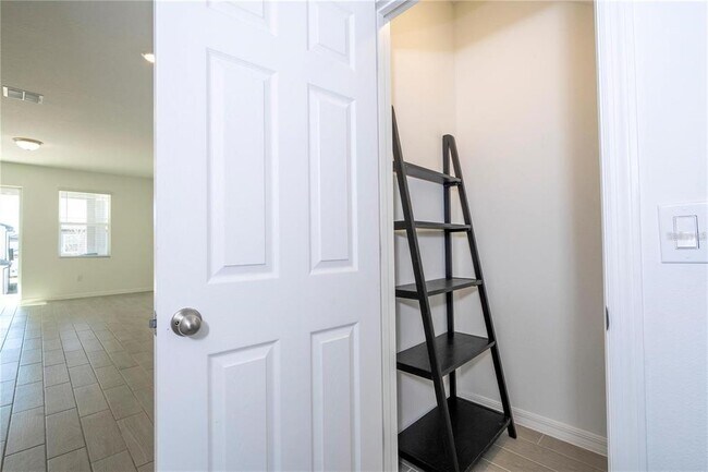 Building Photo - 2337 Treasure Hill St