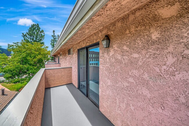 Building Photo - 4424 Coldwater Canyon Ave