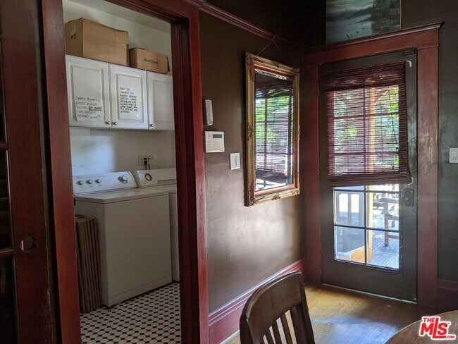 Building Photo - 2810 S Normandie Ave