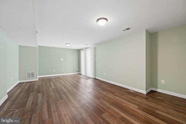 Building Photo - 110 Bedrock Dr