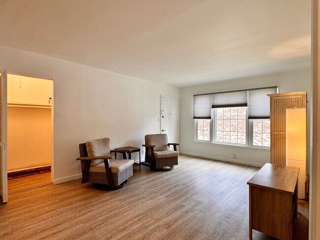 Building Photo - Renovated Condo near Stonefield Shopping! Gorgeous & ready for move in now!