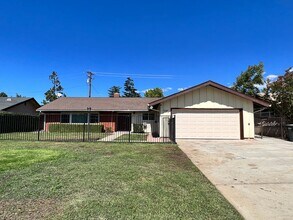 Building Photo - Spacious 4 bedroom 2.5  Bath Calimesa Home!