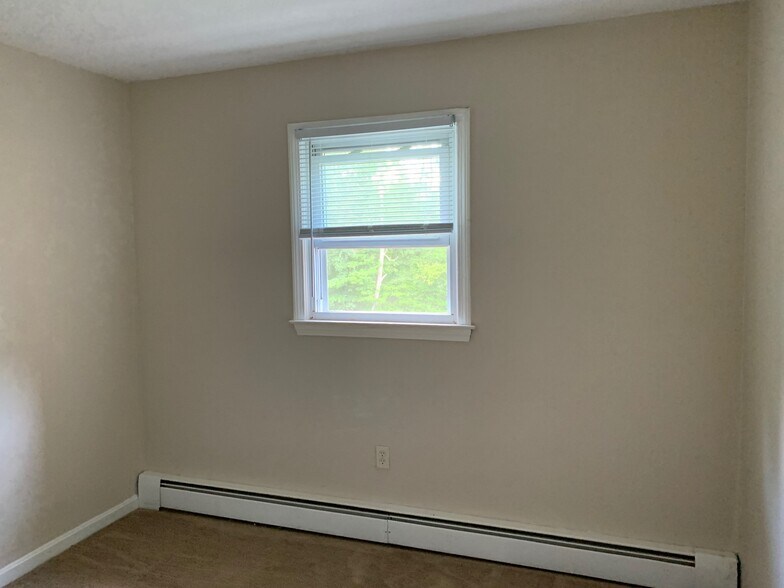 Building Photo - 105 Cushman Rd