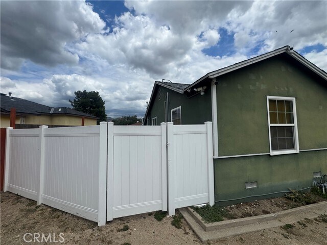 Building Photo - 3615 N Mountain View Ave