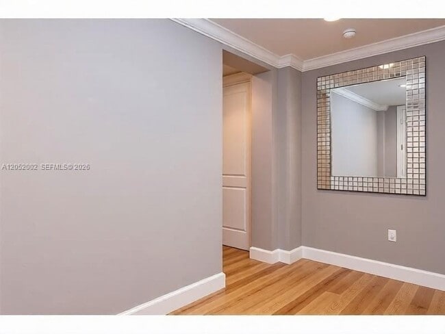 Building Photo - 300 Beach Dr NE