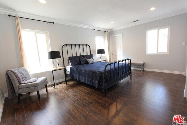 Building Photo - 3807 W 59th Pl