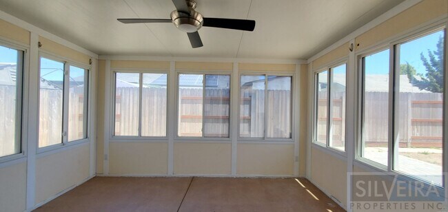 Building Photo - Lovely 3 Bedrooms 2 bath Home For Rent