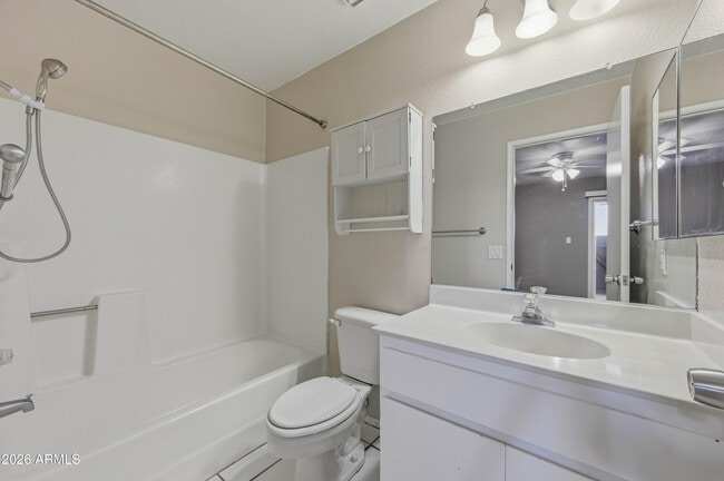 Building Photo - 501 W Yukon Dr