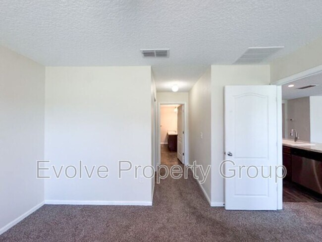 Building Photo - 119 Fairway Ct