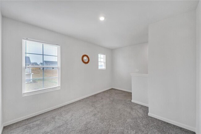 Building Photo - 564 Pemberton St