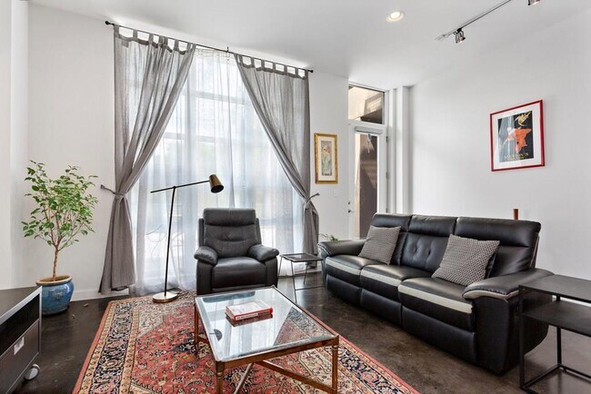 Building Photo - 1601 E Cesar Chavez St