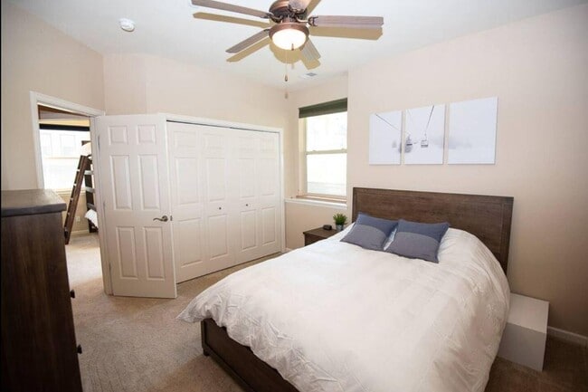 Building Photo - 180 Spinner Ct