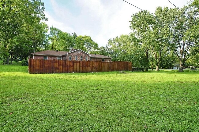Building Photo - Beautiful 4-bedroom, 3-bathroom home located in the highly desirable Crieve Hall area!