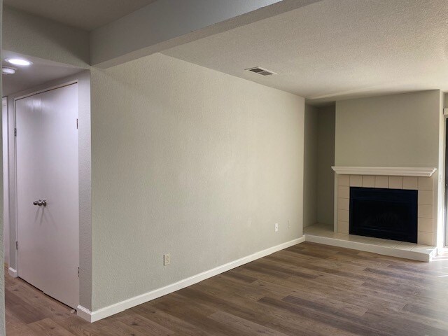 Building Photo - 1806 Woodlake Dr