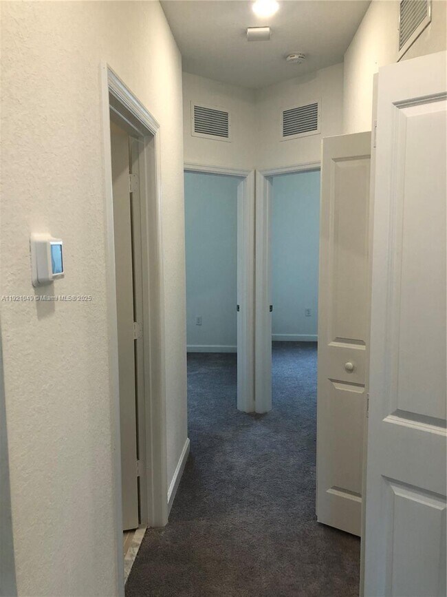 Building Photo - 2610 SE 13th St