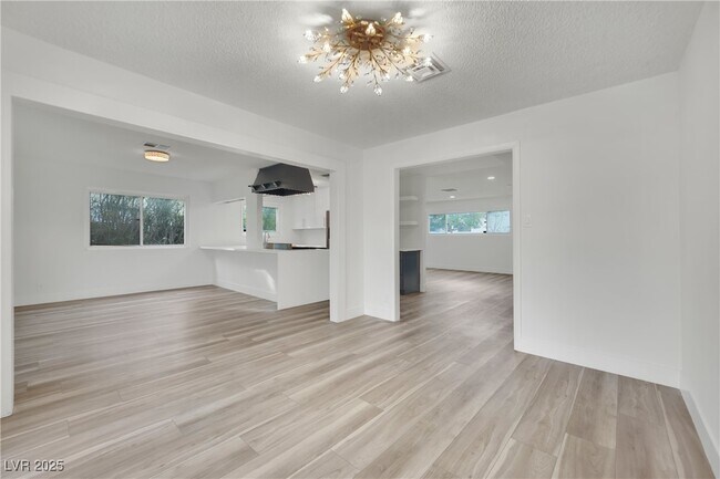 Building Photo - 1501 Strong Dr