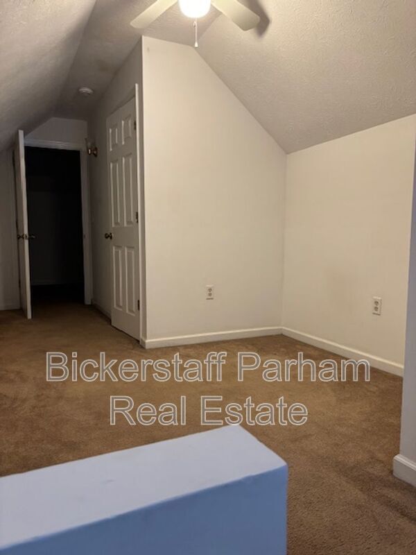 Building Photo - 213 Chapel St