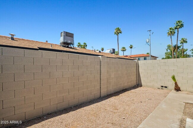 Building Photo - 522 E Pierson St