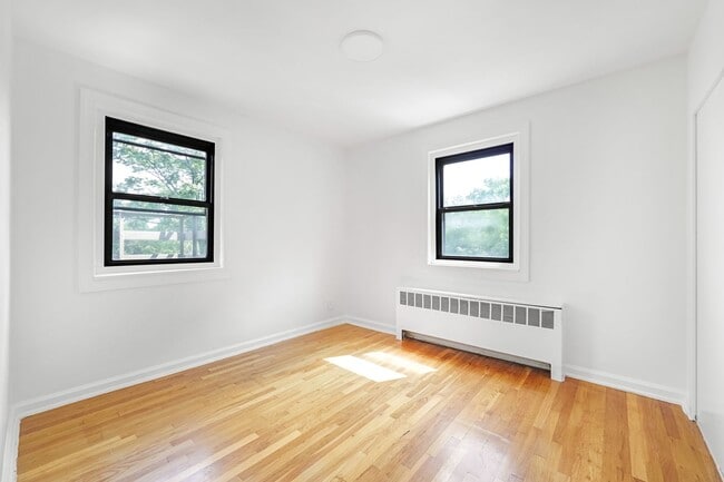 Building Photo - Hudson Terrace E14
