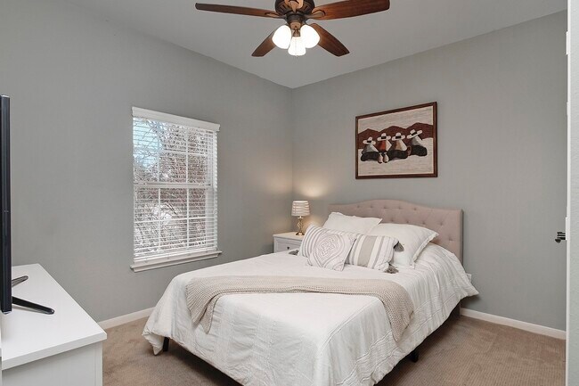 Building Photo - 31 Bluff Creek Pl