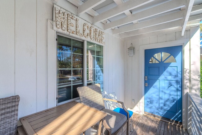 Building Photo - 7 Periwinkle Ln