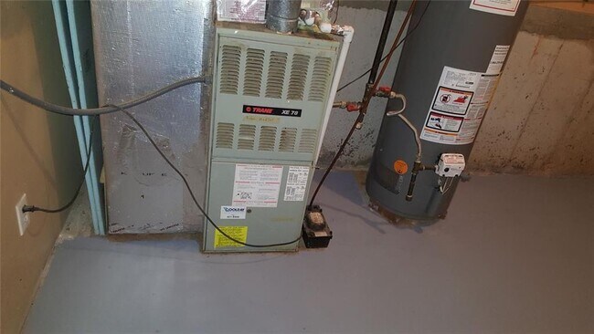 Building Photo - 3885 Waterford Dr