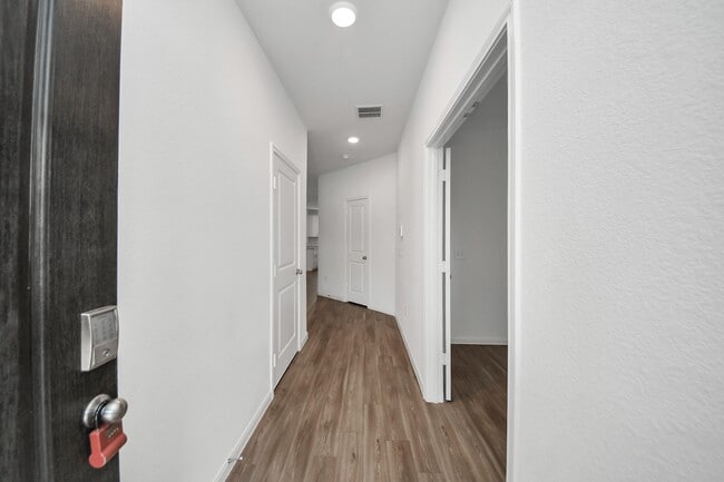 Building Photo - 1325 Grass Bnd Dr