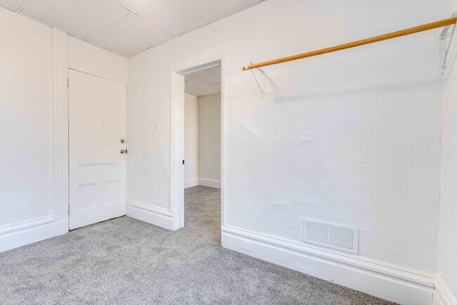 Building Photo - 238 Hazelwood Ave