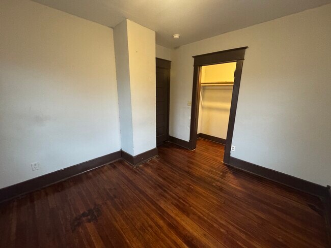 Building Photo - 1003 Main-E