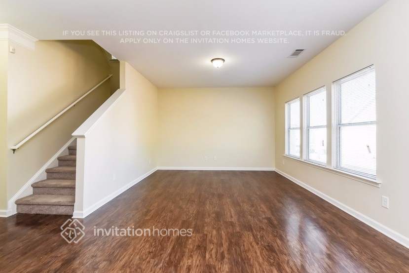 Building Photo - 3467 Rosebud Park Dr
