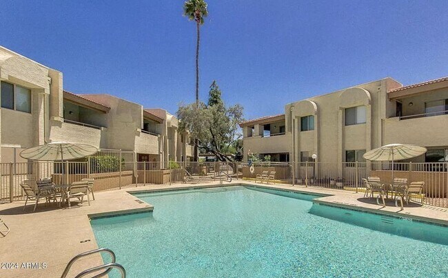 Building Photo - $500 OFF!!!!  at MOVE-IN -GREAT LOCATION -...