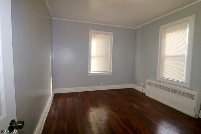 Building Photo - 176 Shephard Ave