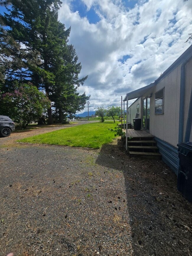 Building Photo - Single wide trailer on noon road
