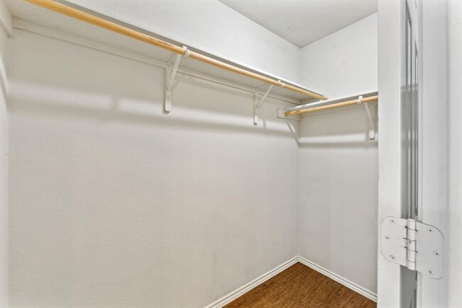 Building Photo - 4807 Golden Gate Dr