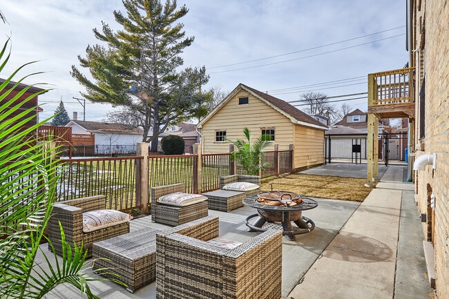 Building Photo - 5709 W Seminole St