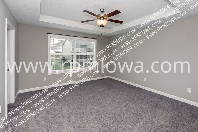 Building Photo - 4721 NE Oak Dr