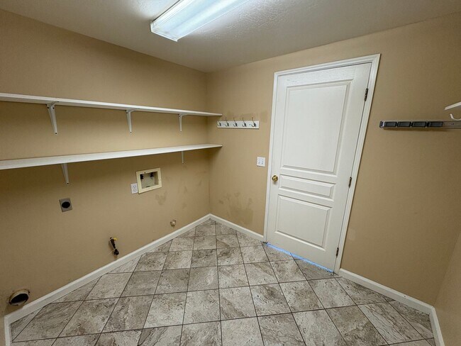 Building Photo - Two story home in SW Visalia coming soon!