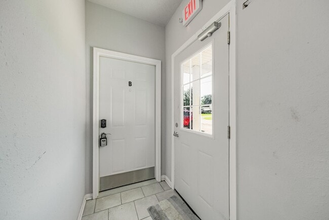 Building Photo - 3 BED, 1.5 BATH DUPLEX IN TUSCOLA