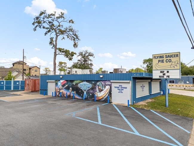 Building Photo - 548 Westcross St