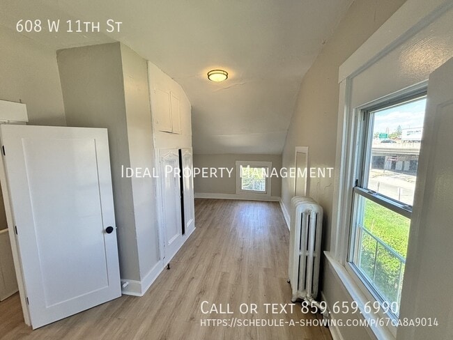 Building Photo - 608 W 11th St