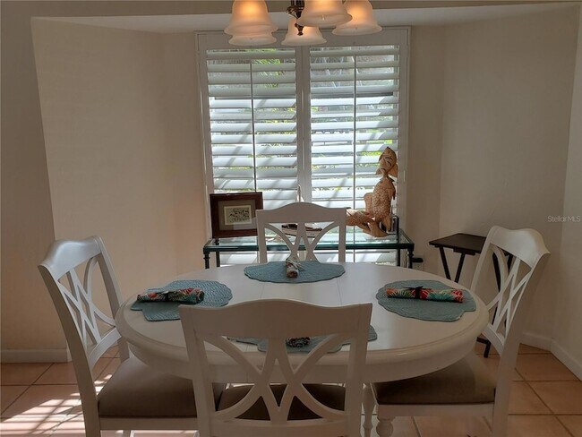 Building Photo - 2745 Cardwell Way