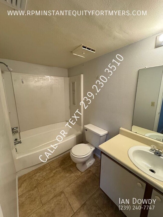 Building Photo - 5323 Summerlin Rd