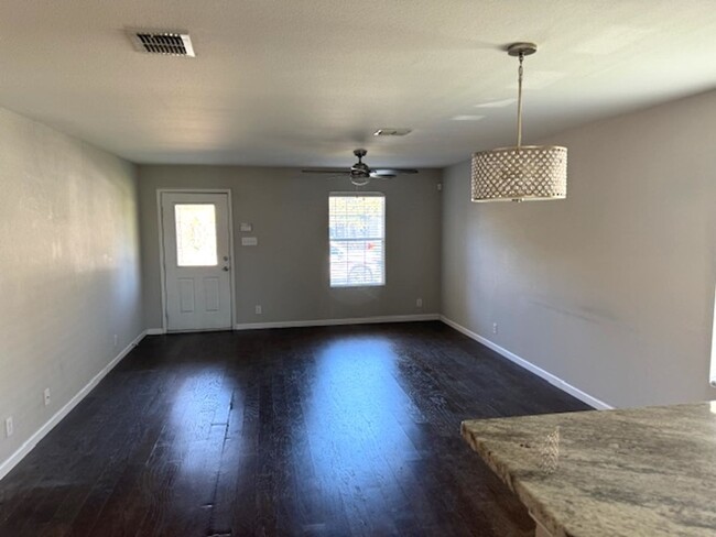 Building Photo - Nice Open  1 story 3 bedroom 2 bath in wes...